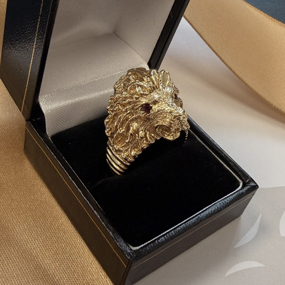 9ct Yellow Gold Ruby-Eyed Lion Head Ring