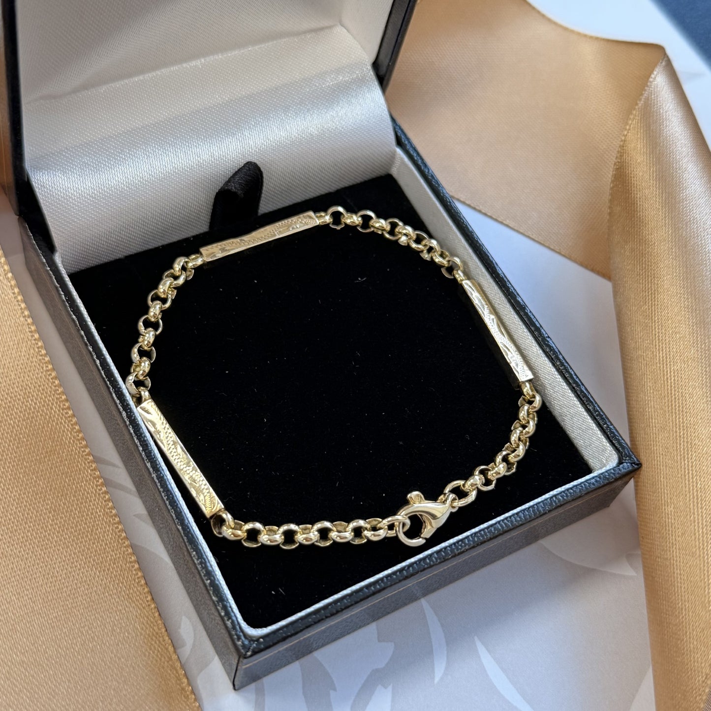 9ct Yellow Gold Engraved Bar and Belcher Bracelet