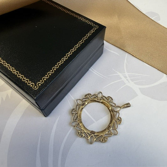 9ct Gold Full Sovereign Orate Mount