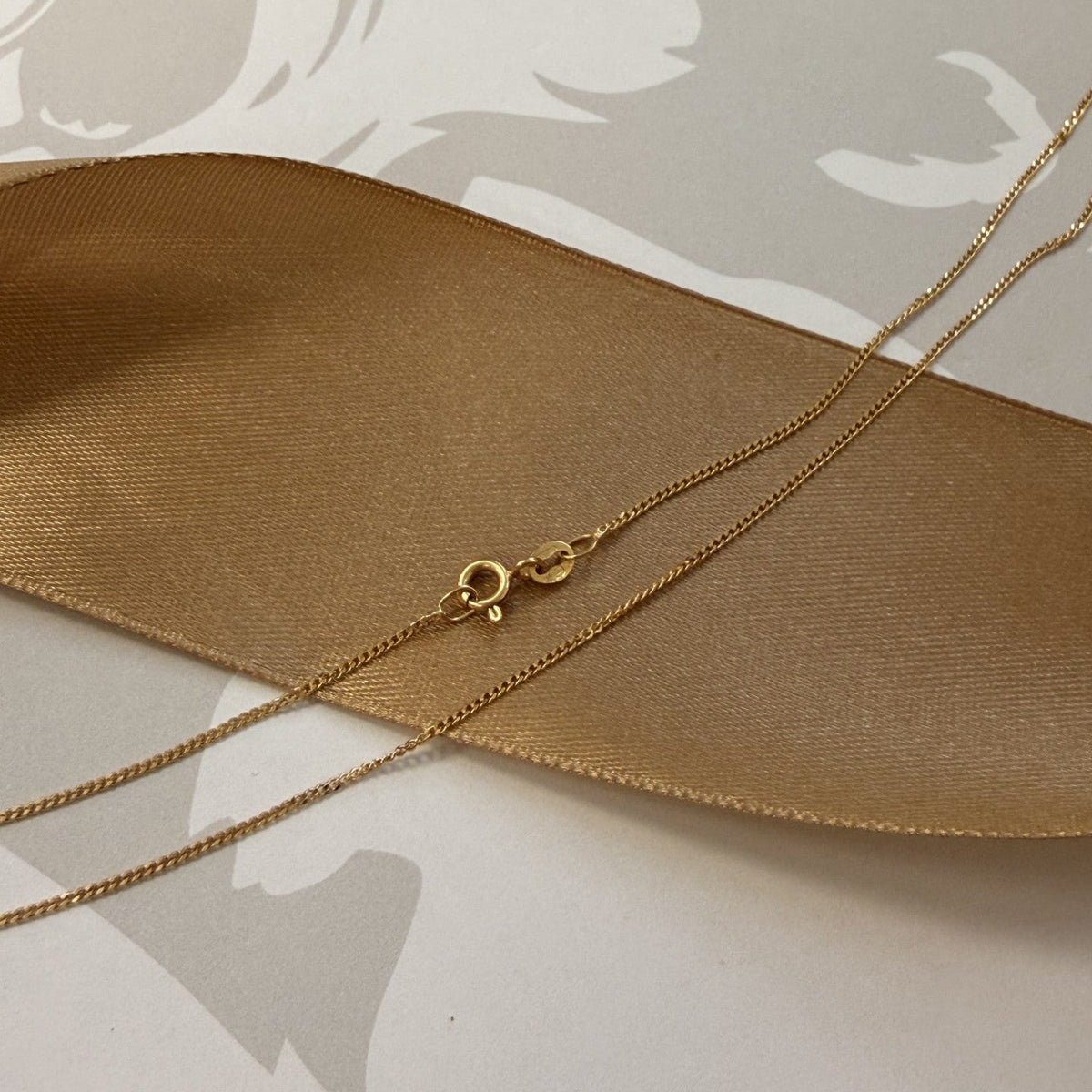 9ct Yellow Gold Fine Curb Chain - 16 Inch