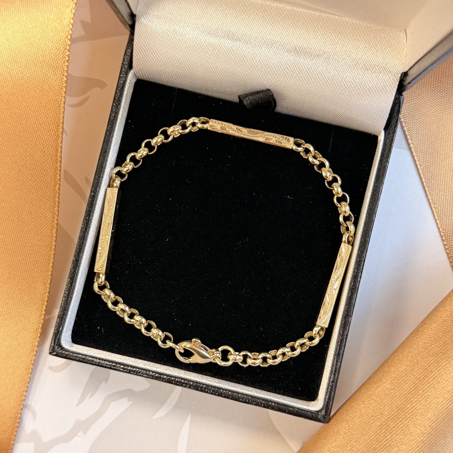 9ct Yellow Gold Engraved Bar and Belcher Bracelet
