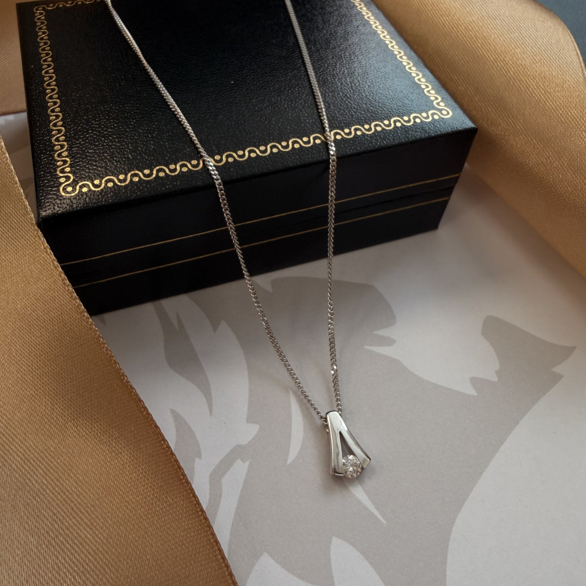 9ct White Gold Diamond Drop Pendant & Chain - 16 Inch
