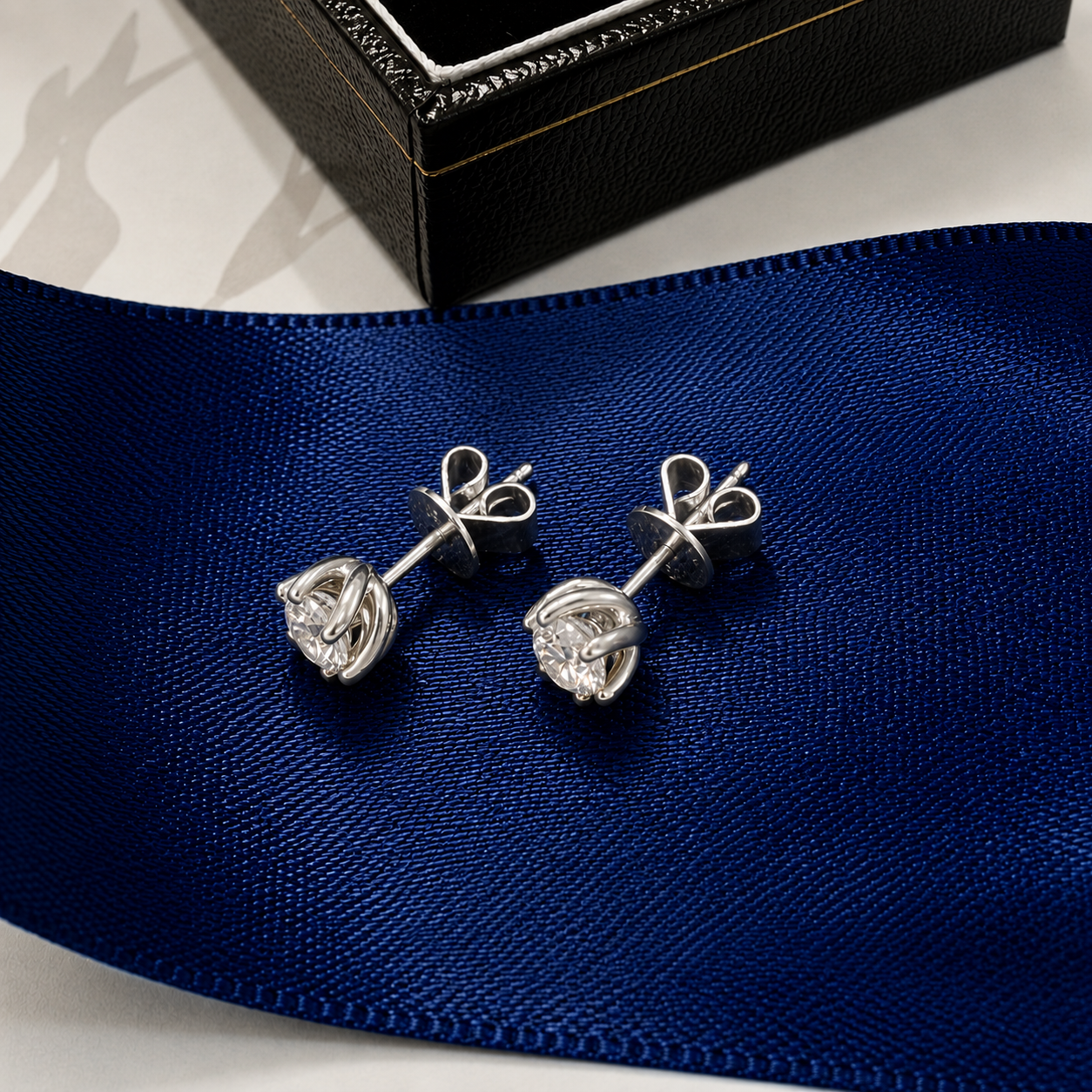 18ct White Gold 1.00ct Diamond Stud Earrings – G/SI Round Brilliant Solitaire Earrings