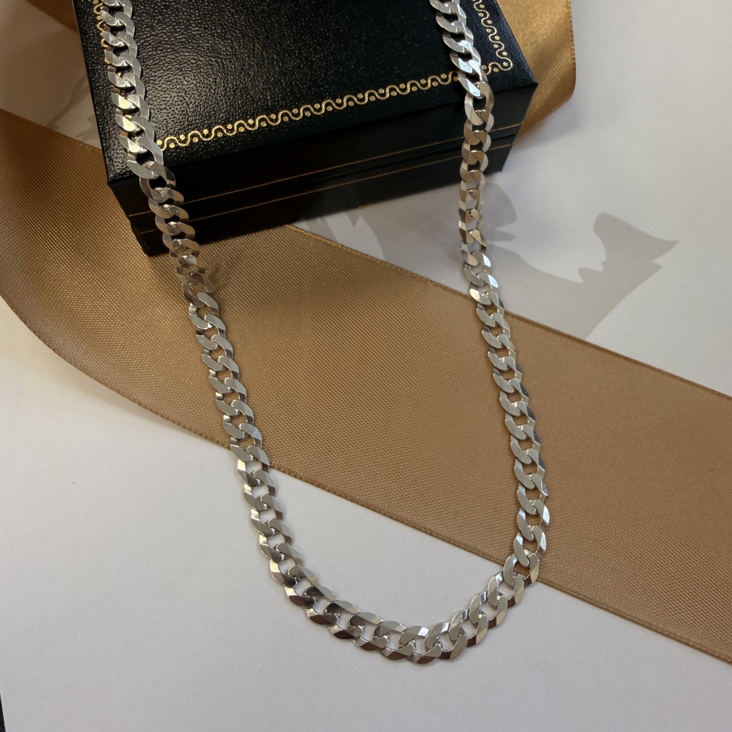 9ct White Gold Curb Chain - 22 Inch