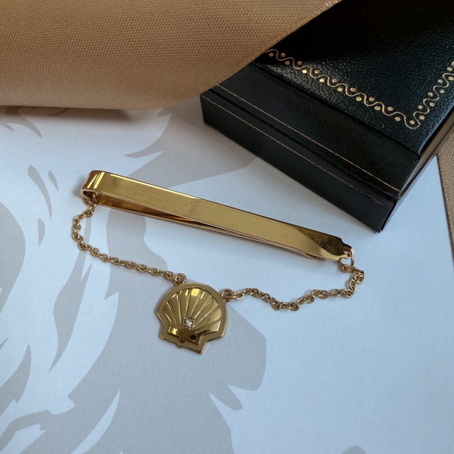 Vintage 9ct Yellow Gold Diamond Shell Motif Tie Pin