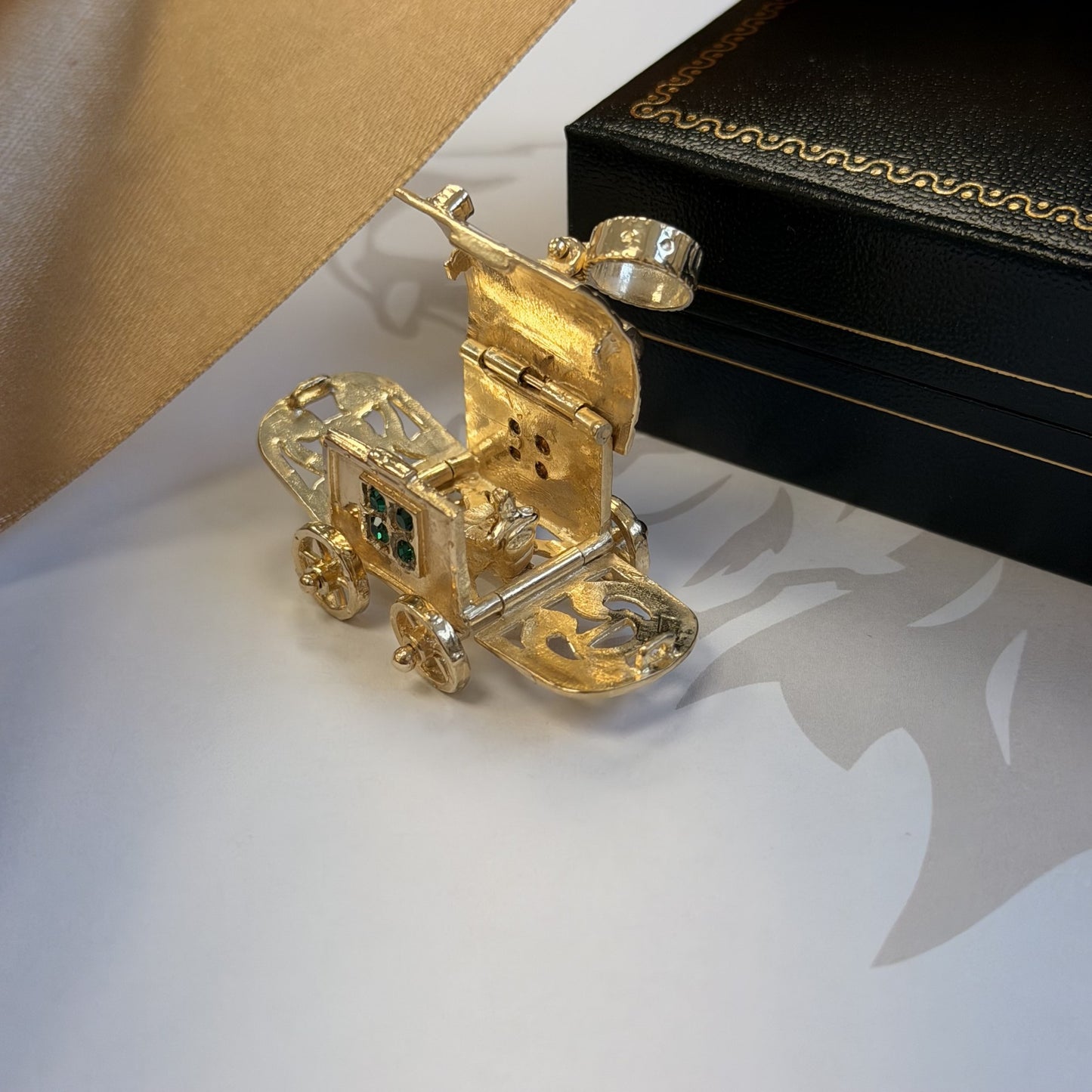 9ct Gold Opening Caravan Pendant