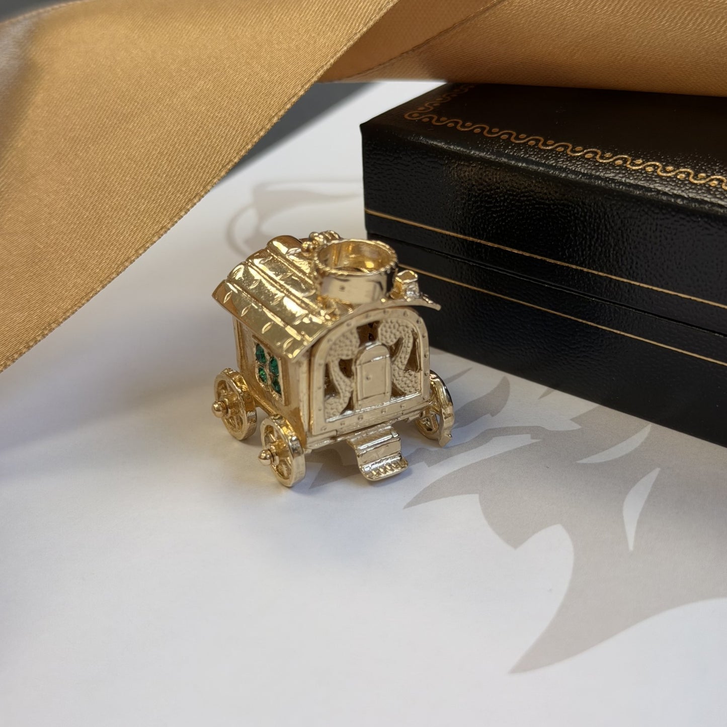 9ct Gold Opening Caravan Pendant