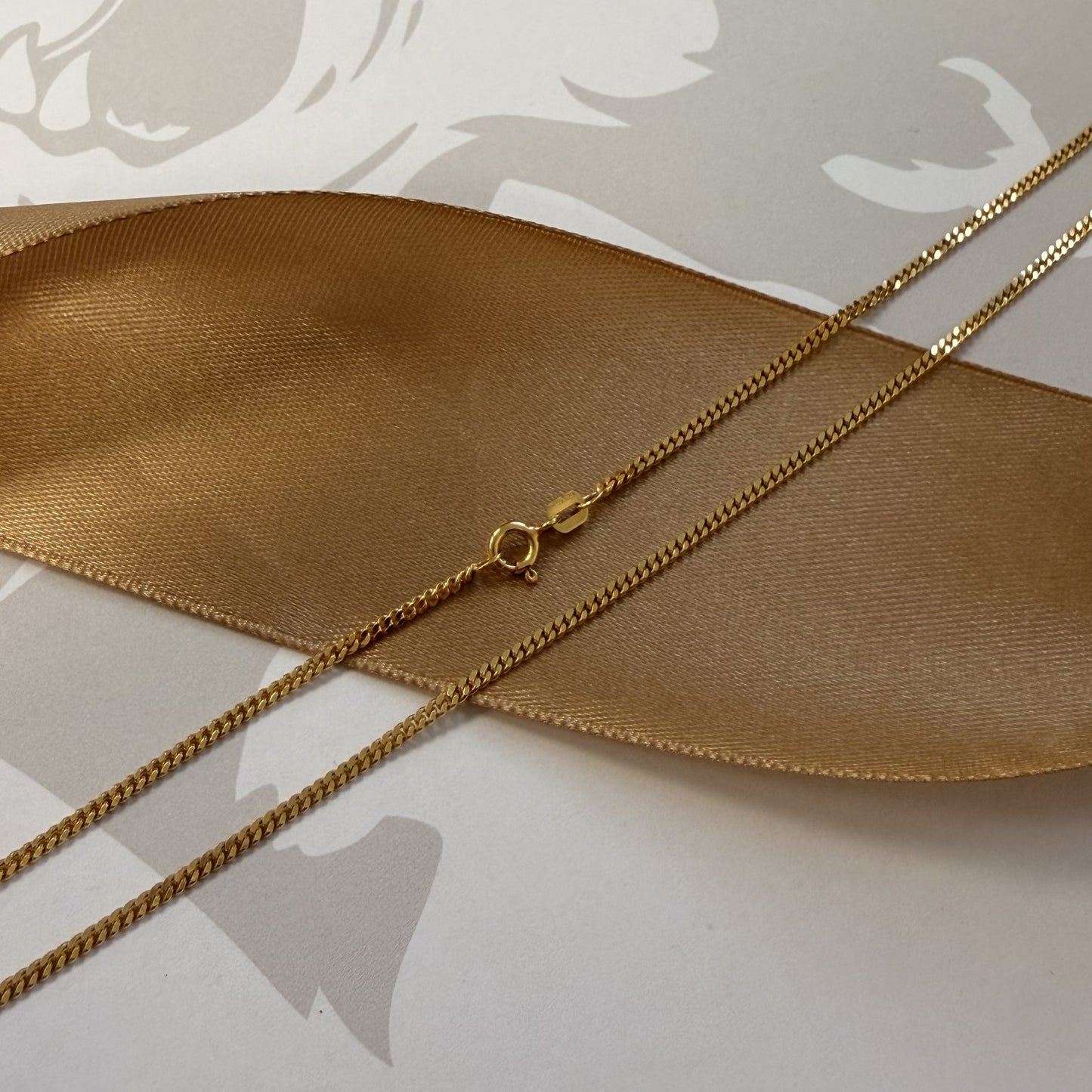 9ct Yellow Gold Fine Curb Chain - 20 Inch