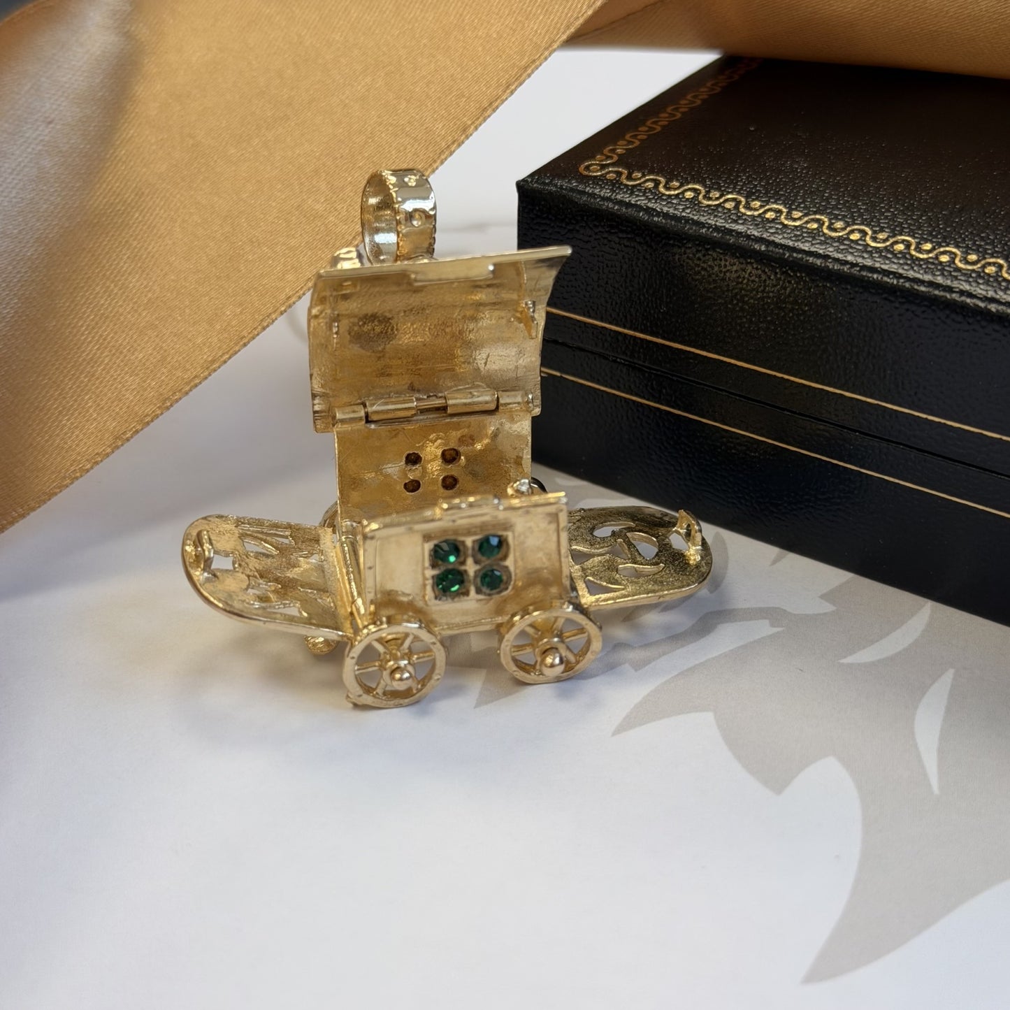 9ct Gold Opening Caravan Pendant