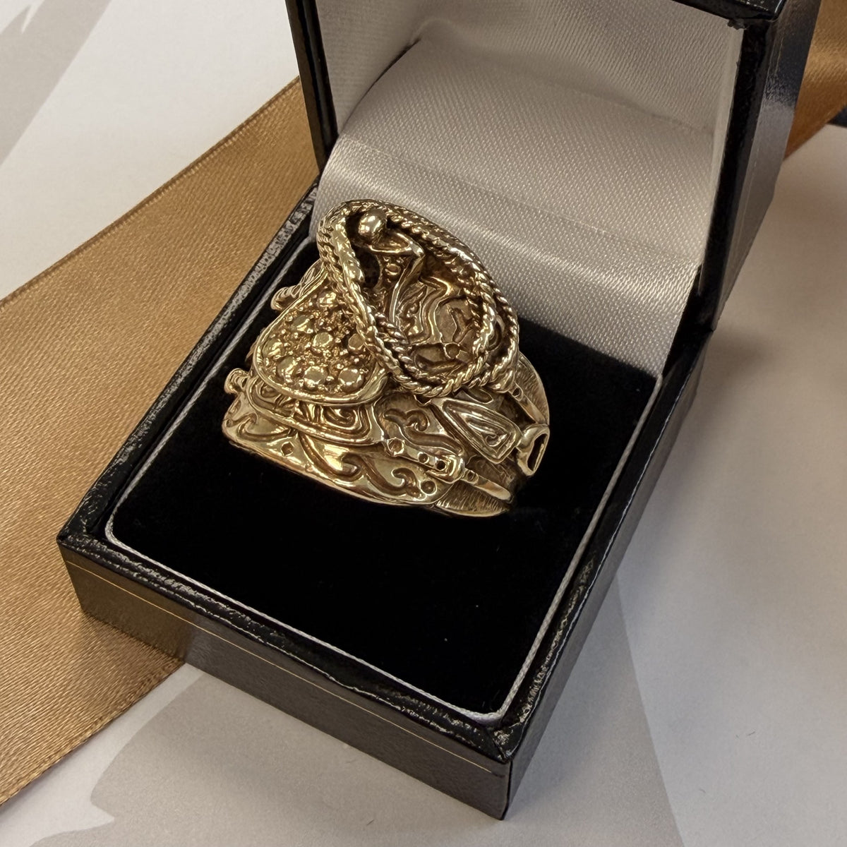 9ct Yellow Gold Ornate Saddle Ring