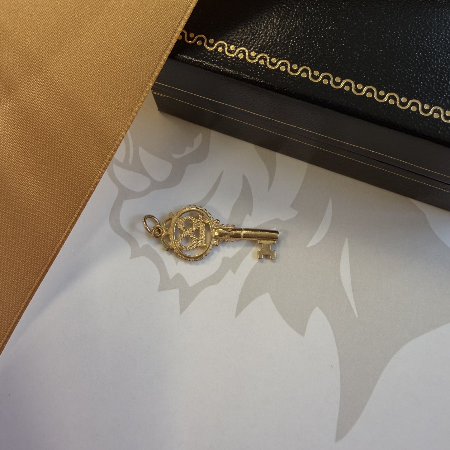 Yellow Gold Vintage Ornate Key Charm Pendant – 2.3g