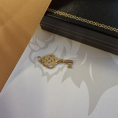 Yellow Gold Vintage Ornate Key Charm Pendant – 2.3g