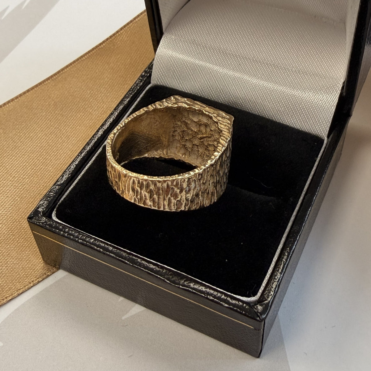 9ct Yellow Gold Bark-Effect Signet Ring
