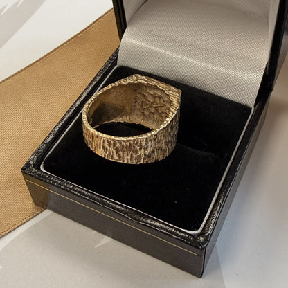 9ct Yellow Gold Bark-Effect Signet Ring