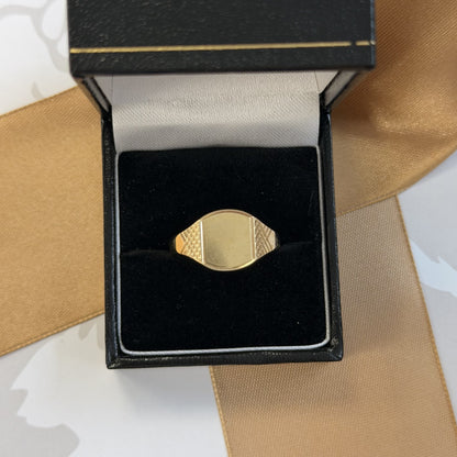 9ct Yellow Gold Signet Ring with Patterned Shoulders