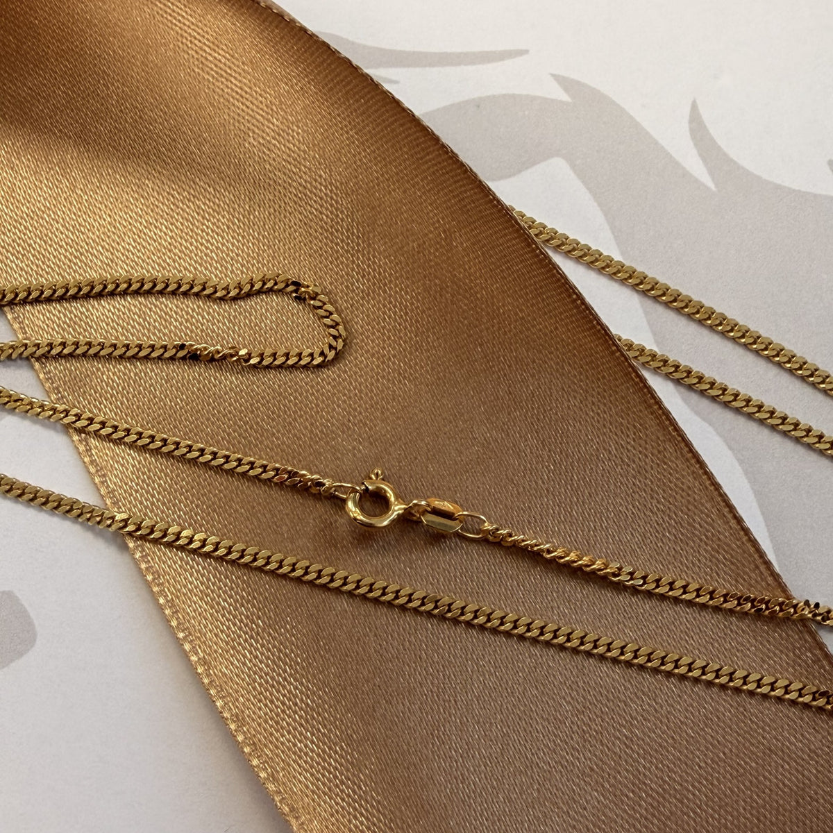 9ct Yellow Gold Fine Curb Chain - 20 Inch