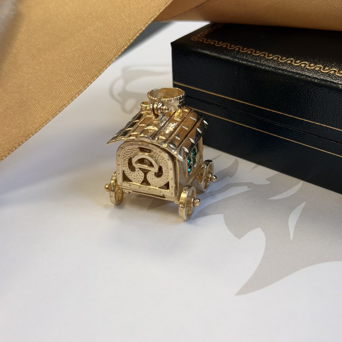 9ct Gold Opening Caravan Pendant