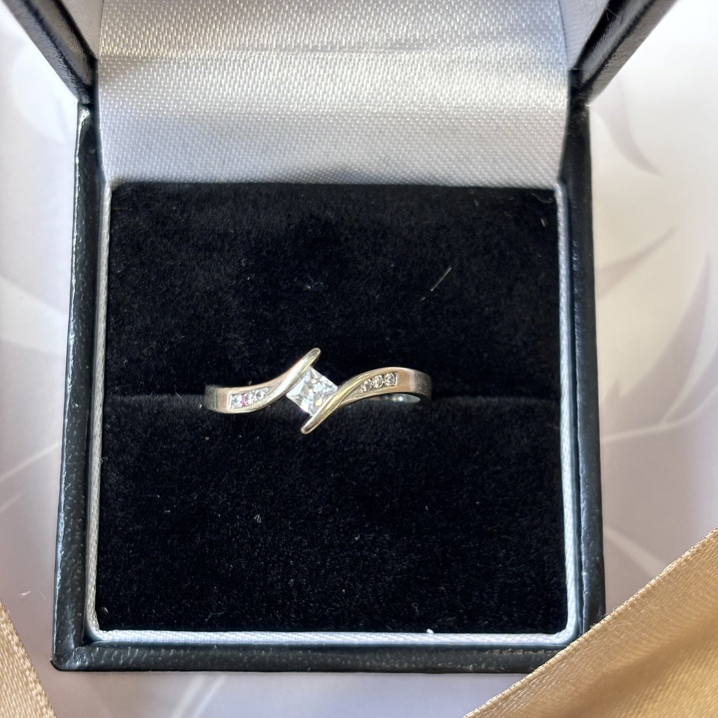 9ct Gold Princess Cubic Zirconia Stone Twist Ring