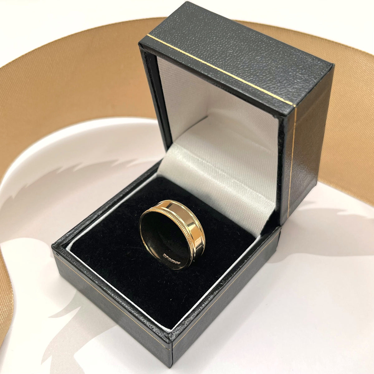 9ct Yellow Gold 5mm Wide Wedding Band Ring – view 3