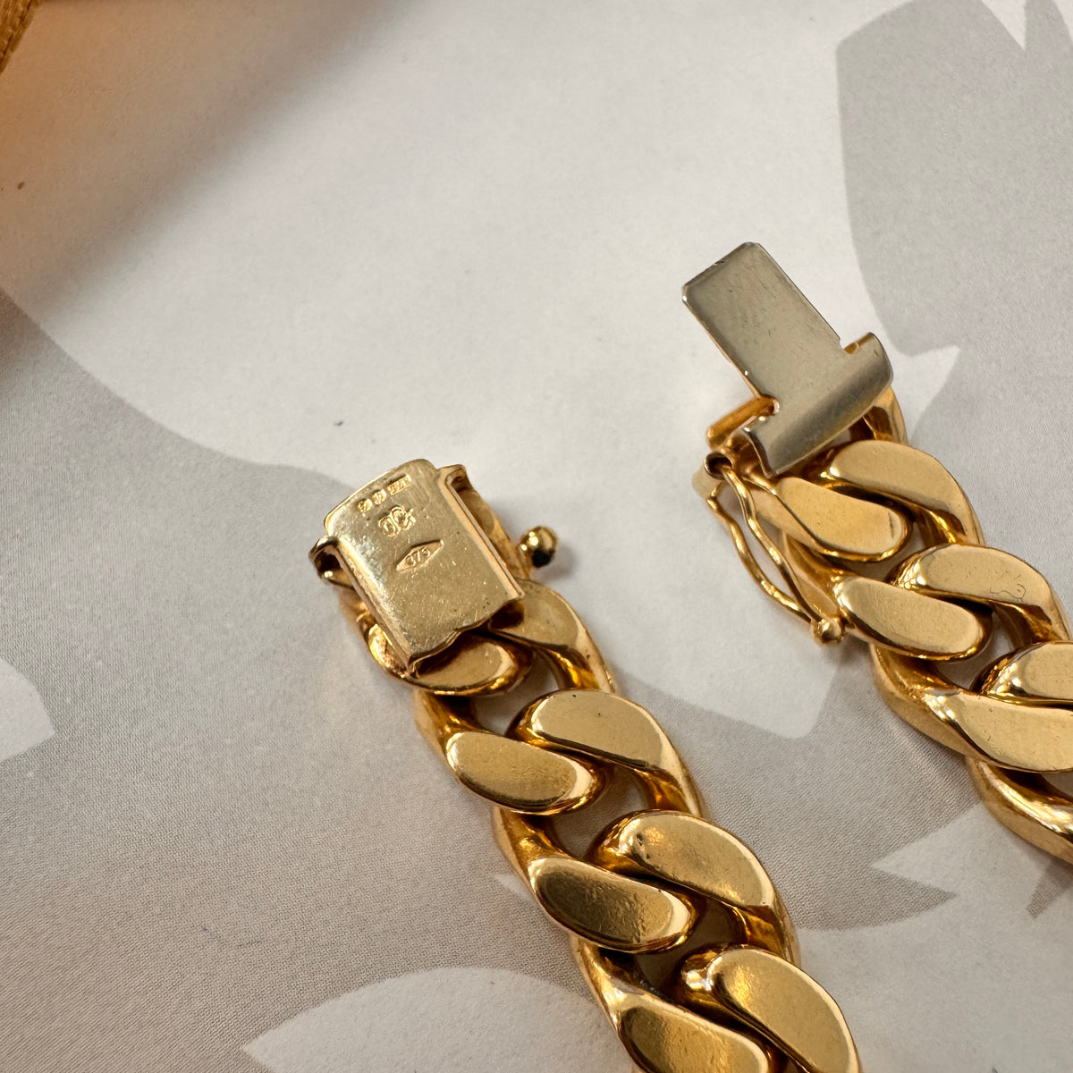 9ct Yellow Gold Curb Bracelet - 8 Inch – view 4