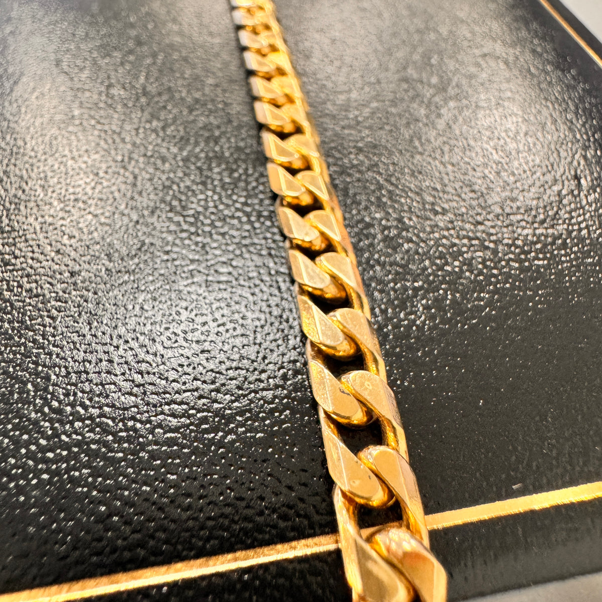 9ct Yellow Gold Curb Solid Bracelet - 8.5 Inch – view 4
