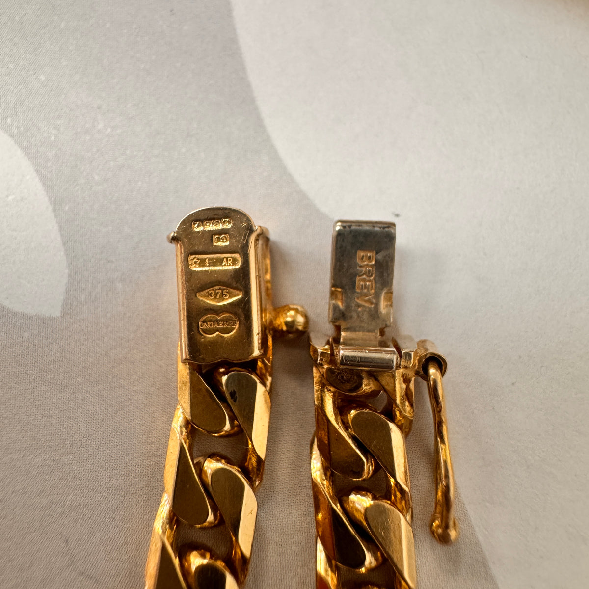 9ct Yellow Gold Curb Solid Bracelet - 8.5 Inch – view 5