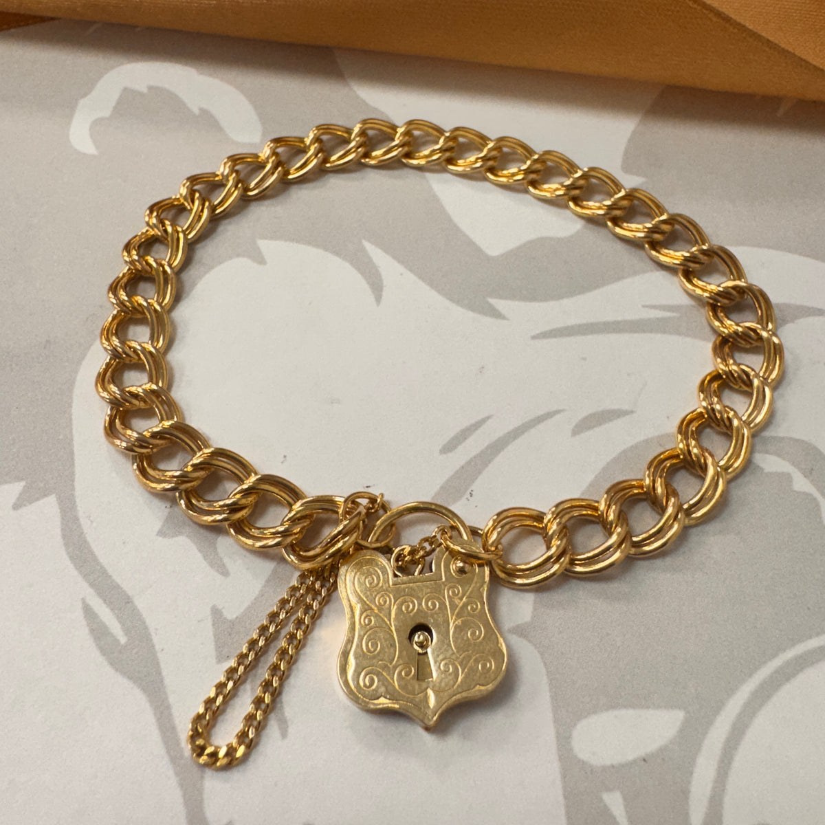 9ct Yellow Gold Double-Link Padlock Bracelet - 7 Inch – view 2