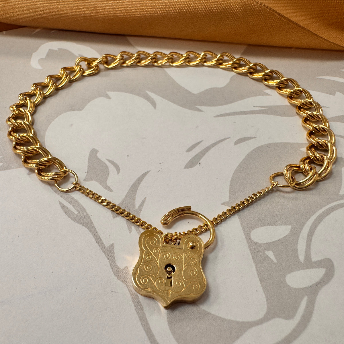 9ct Yellow Gold Double-Link Padlock Bracelet - 7 Inch – view 3