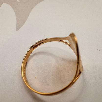 9ct Yellow Gold Engraved Oval Dress Ring – view 5
