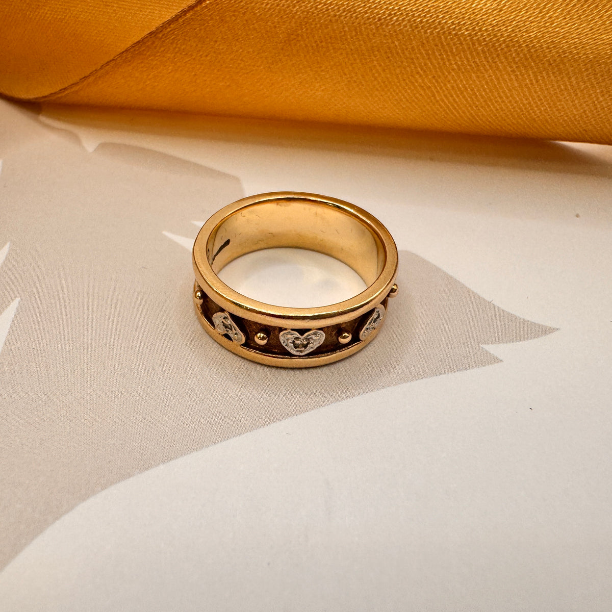 9ct Yellow Gold Heart Pattern Dress Ring – view 3