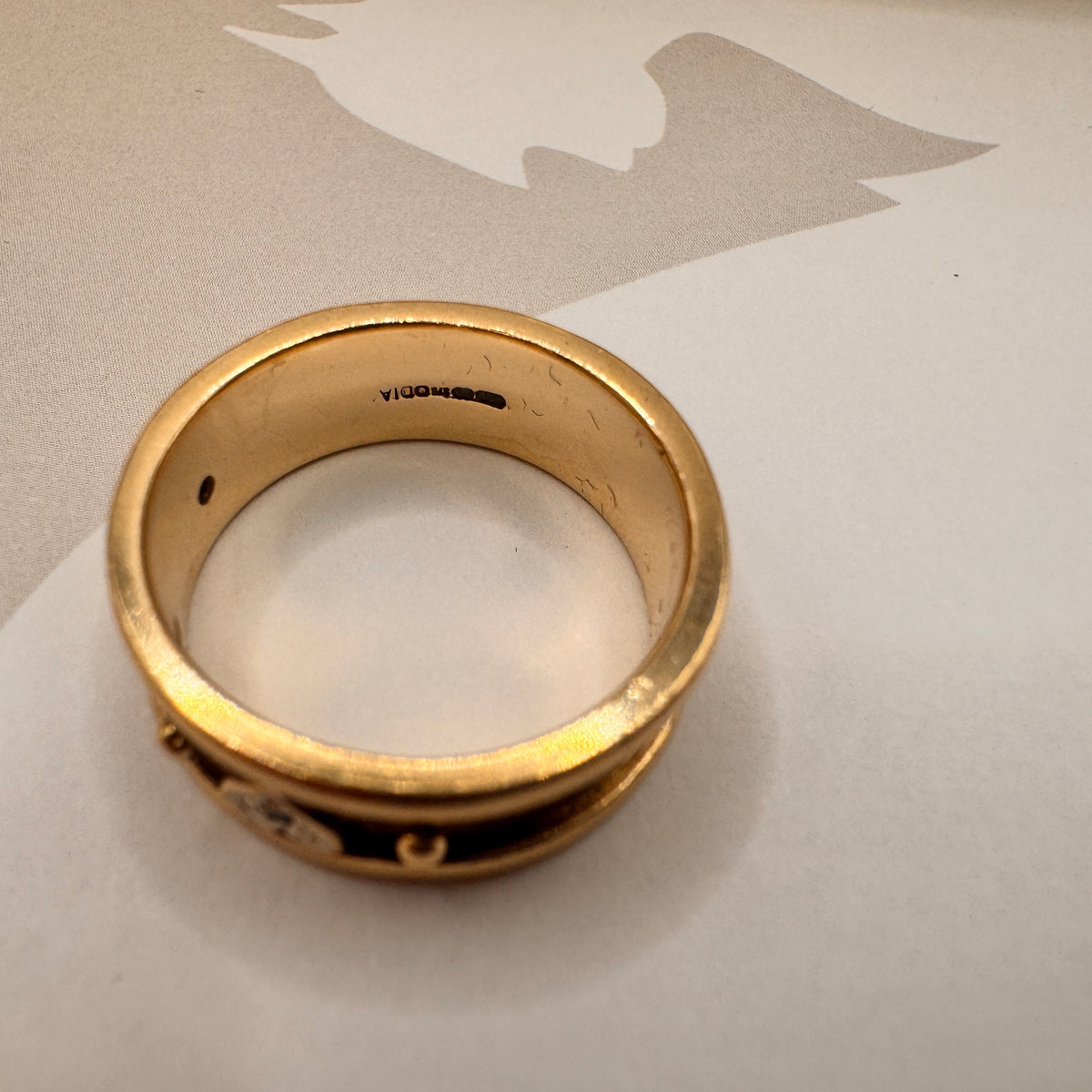 9ct Yellow Gold Heart Pattern Dress Ring – view 4