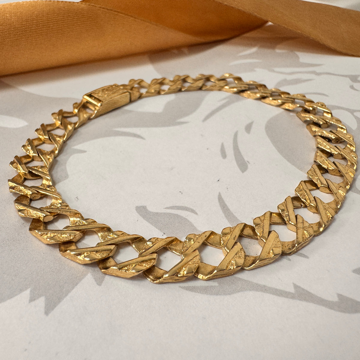 9ct Yellow Gold Hollow Curb Patterned Bracelet - 9 Inch
