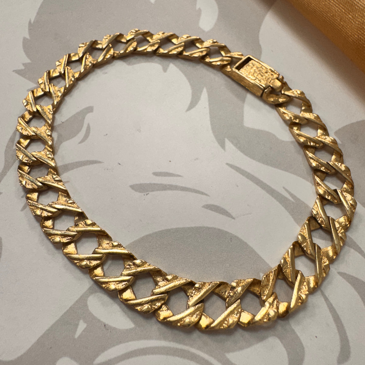 9ct Yellow Gold Hollow Curb Patterned Bracelet - 9 Inch – view 2