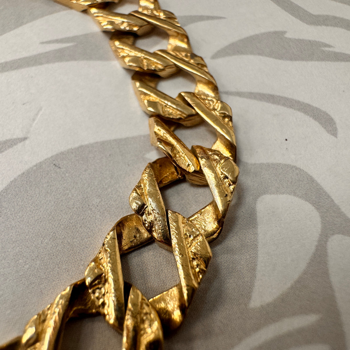 9ct Yellow Gold Hollow Curb Patterned Bracelet - 9 Inch – view 3