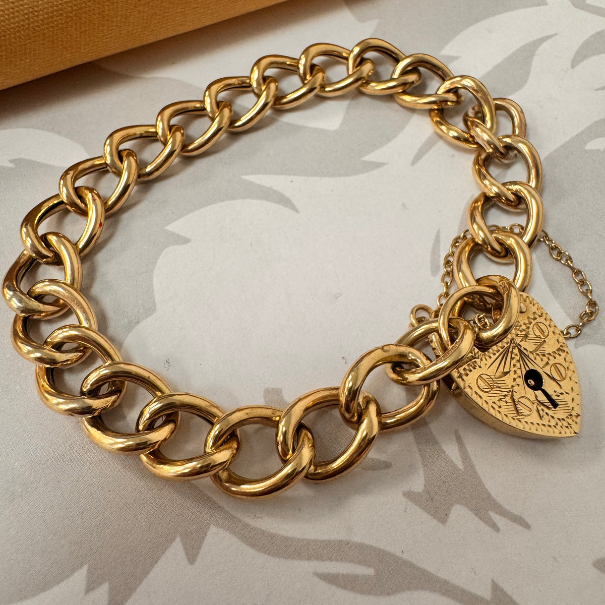 9ct Yellow Gold Padlock Bracelet - 7 Inch