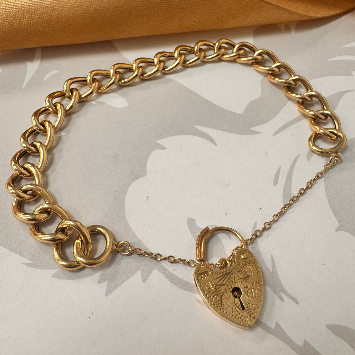 9ct Yellow Gold Padlock Bracelet - 7 Inch – view 4