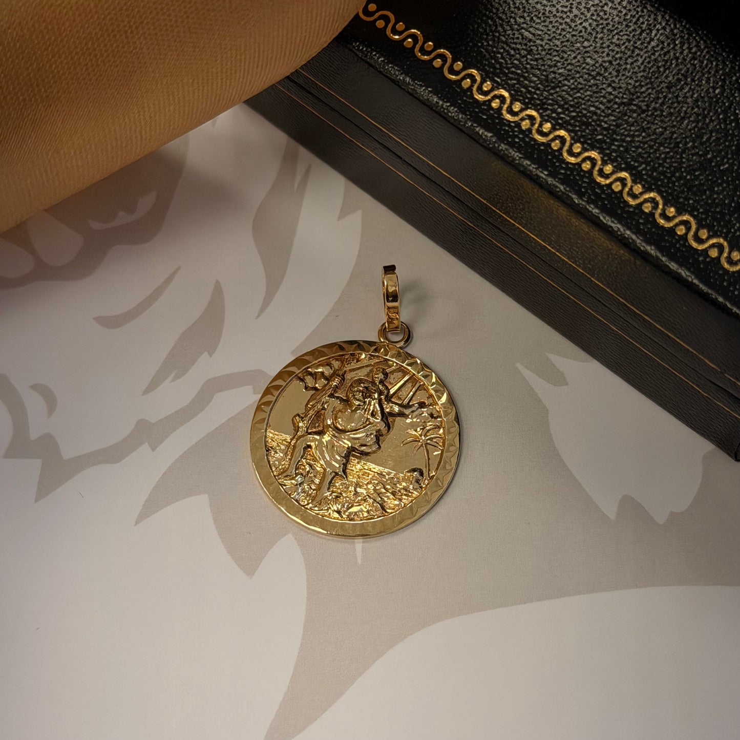 9ct Gold Round St Christopher Pendant