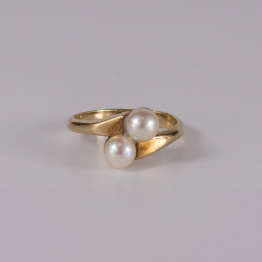 9ct Yellow Gold Bypass Ring with Two Pearls