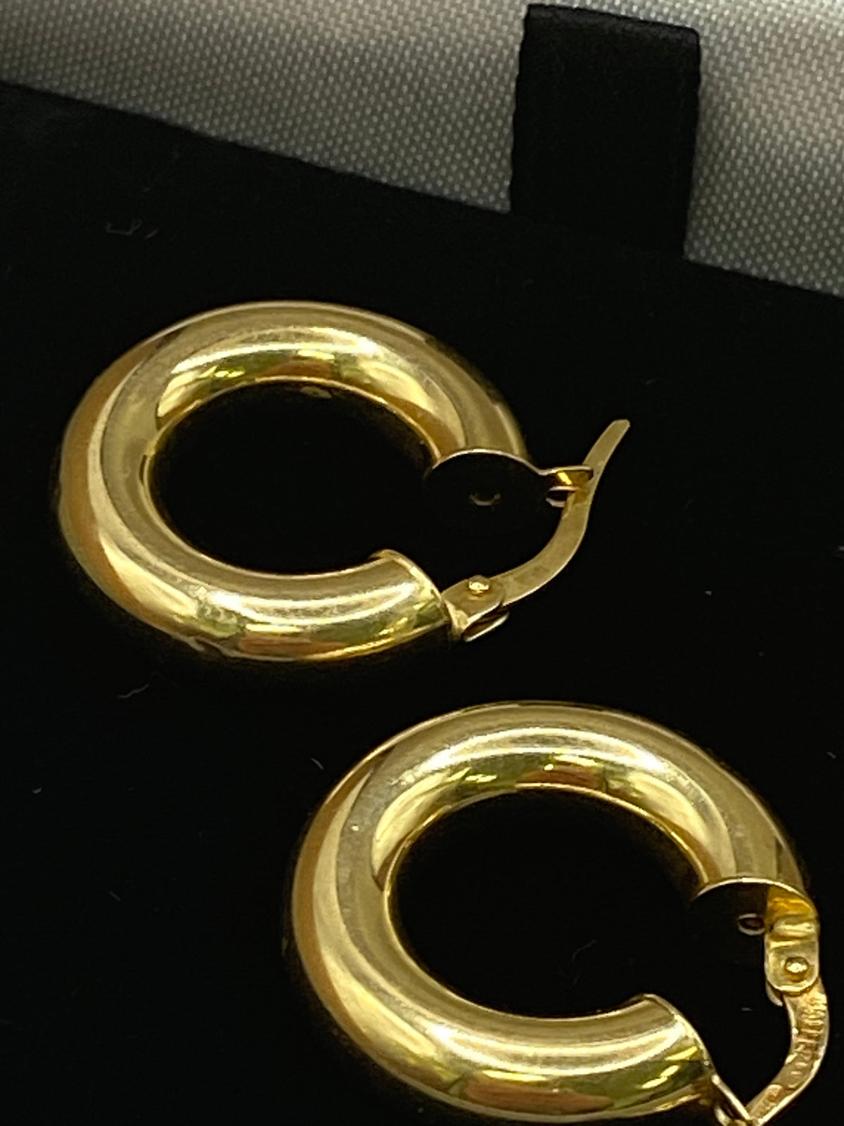 18ct Yellow Gold Classic Hoop Earrings