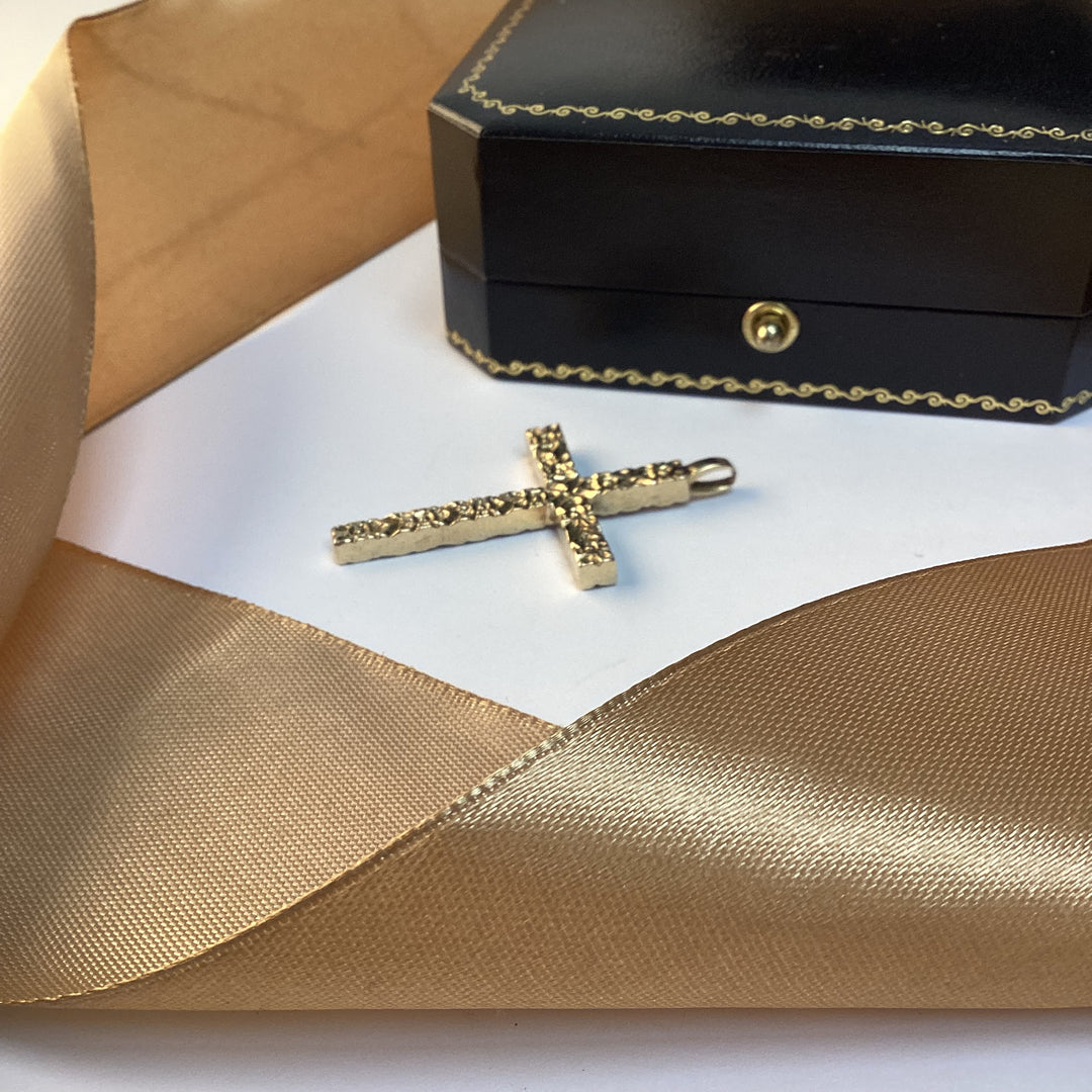 9ct Yellow Gold Patterned Cross Pendant