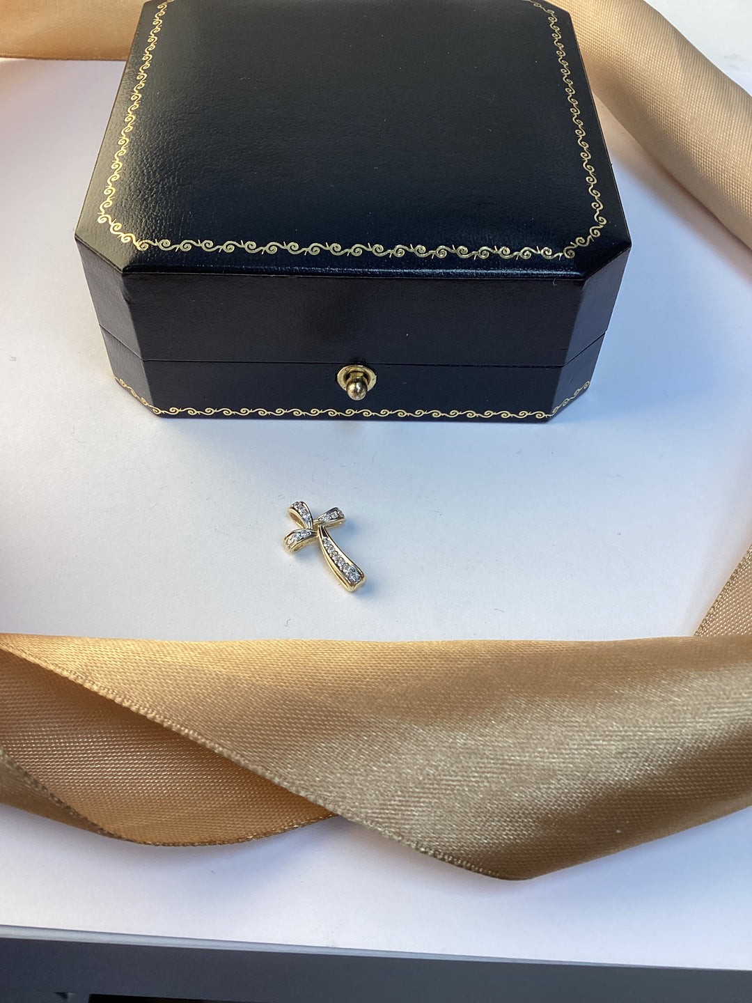 9ct Yellow Gold Diamond Cross Pendant