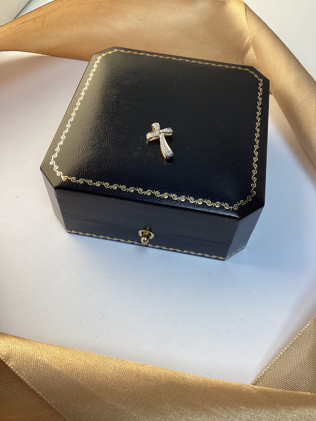 9ct Yellow Gold Diamond Cross Pendant