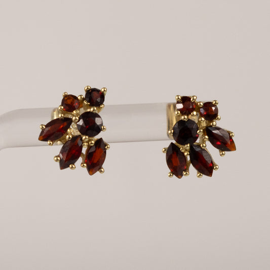 8ct Yellow Gold Garnet Cluster Stud Earrings