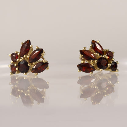 8ct Yellow Gold Garnet Cluster Stud Earrings