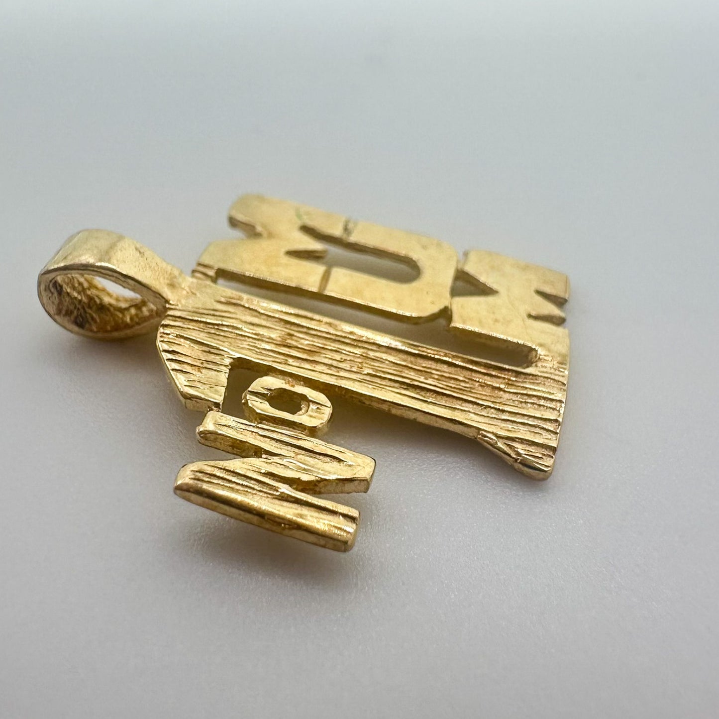 9ct Yellow Gold No1 Mum Pendant