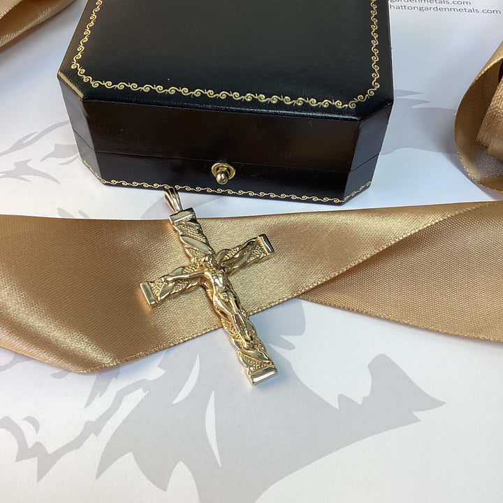 9ct Yellow Gold Crucifix Pendant