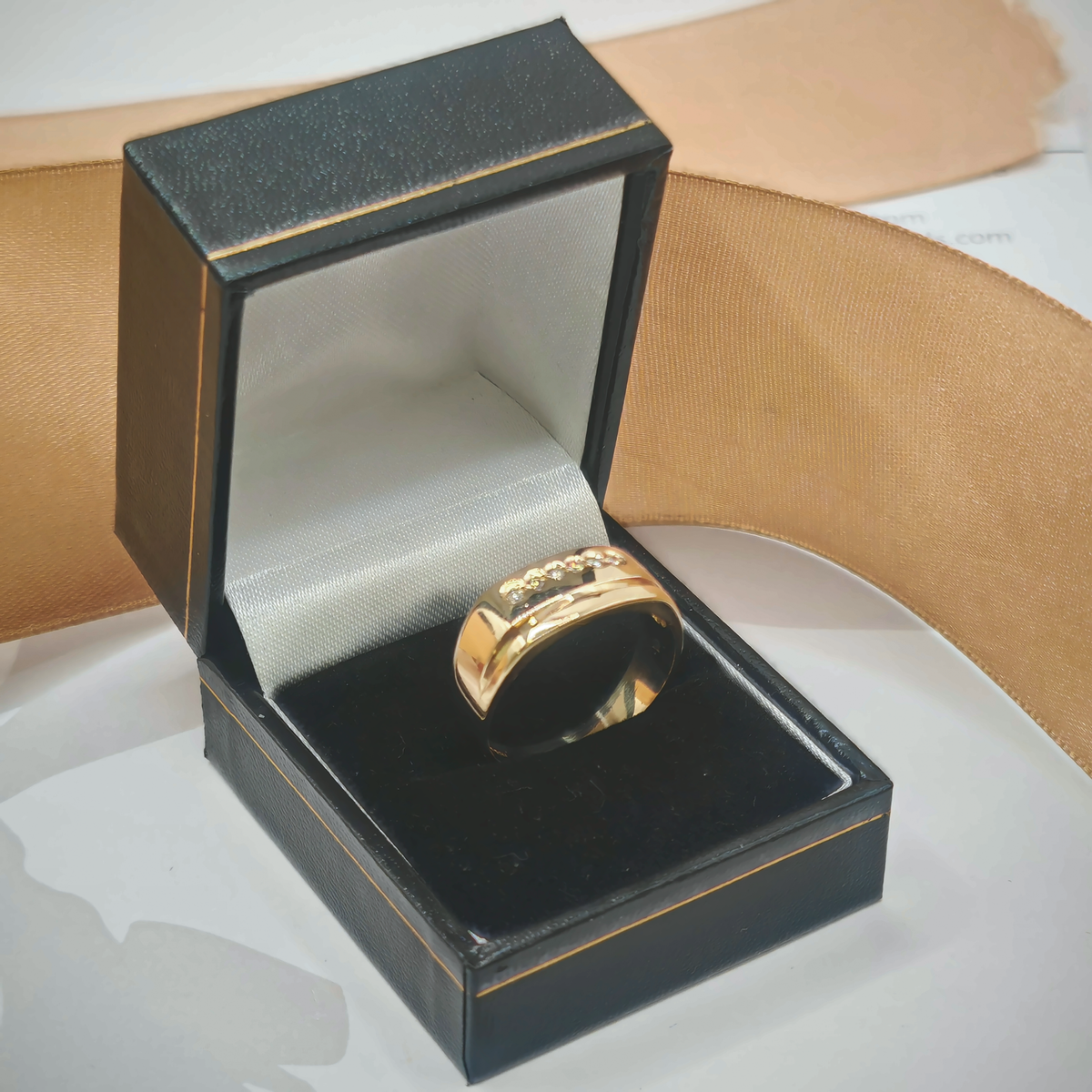 9ct Gold Diamond Set Ring Size V, photograph 2 of 8. SKU JB3616.
