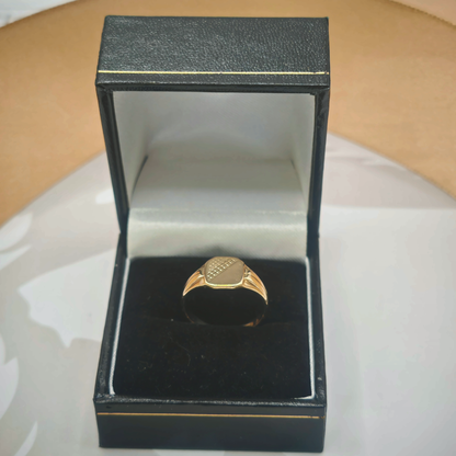 9ct Gold Yellow Signet Ring, photograph 1 of 8. SKU JB3617.