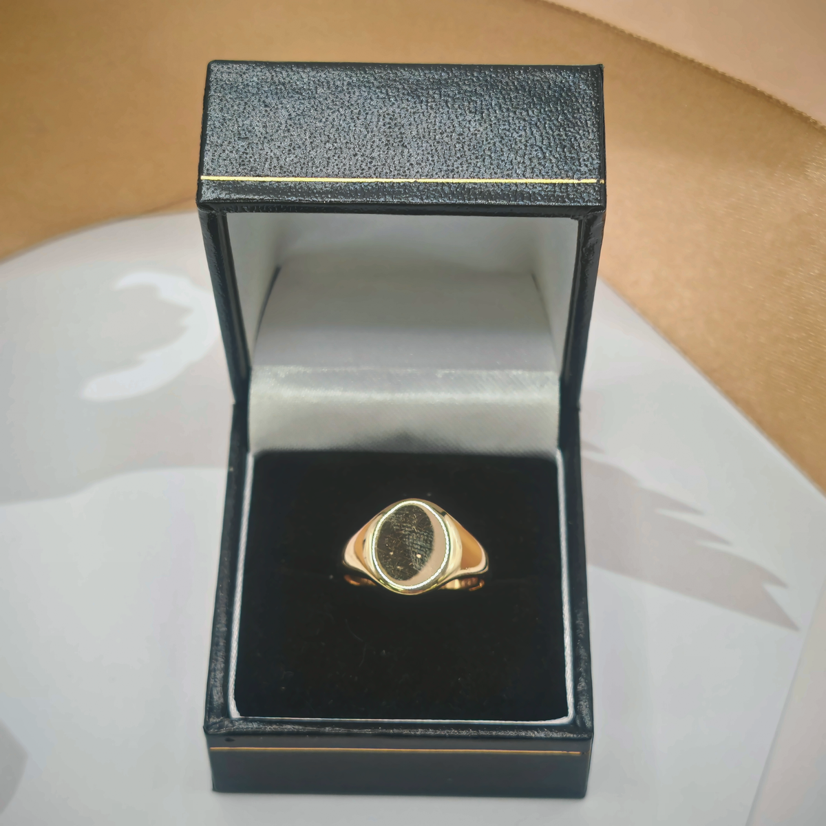 9ct Gold Yellow Signet Ring, photograph 1 of 8. SKU JB3618.