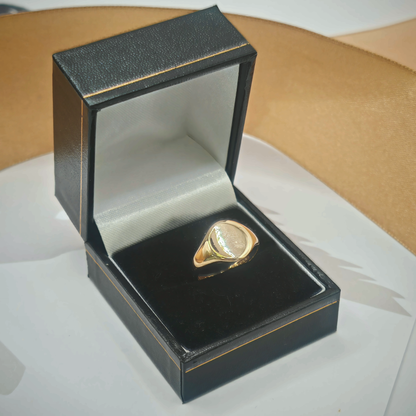 9ct Gold Yellow Signet Ring, photograph 2 of 8. SKU JB3618.